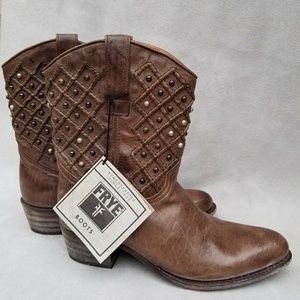 Frye Deborah Pintuck Ankle Boots in Taupe Brown